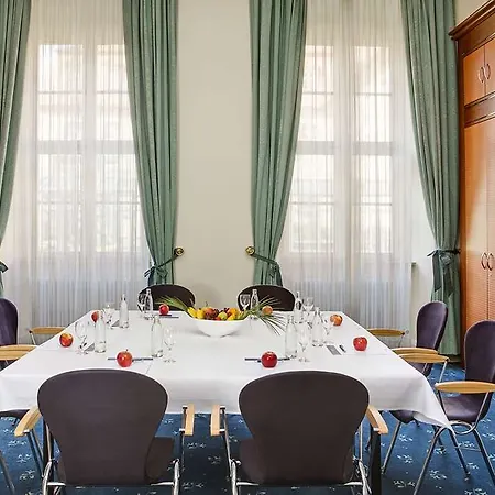 Welcome Residenzschloss מלון