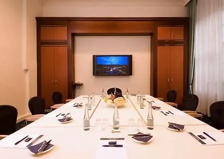 Hotel Welcome Residenzschloss 4*