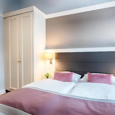 Hotel Welcome Residenzschloss 4*