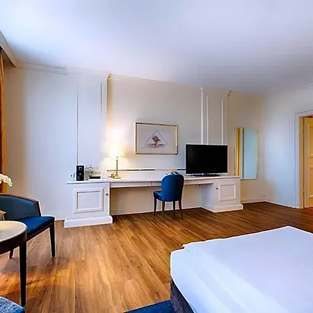 Welcome Residenzschloss Hotel *